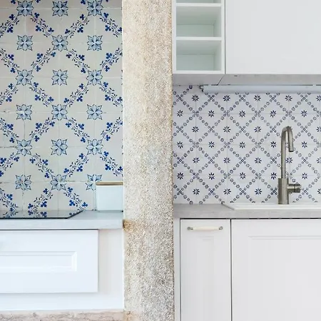 White & Blue Vintage In Graca *