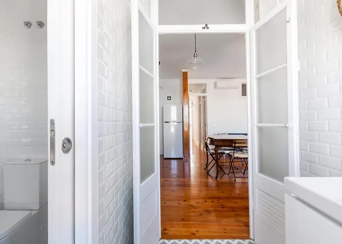 White & Blue Vintage In Graca * Lisbona