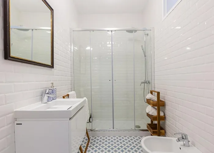 White & Blue Vintage In Graca Lisbona