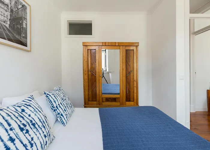 White & Blue Vintage In Graca Appartamento