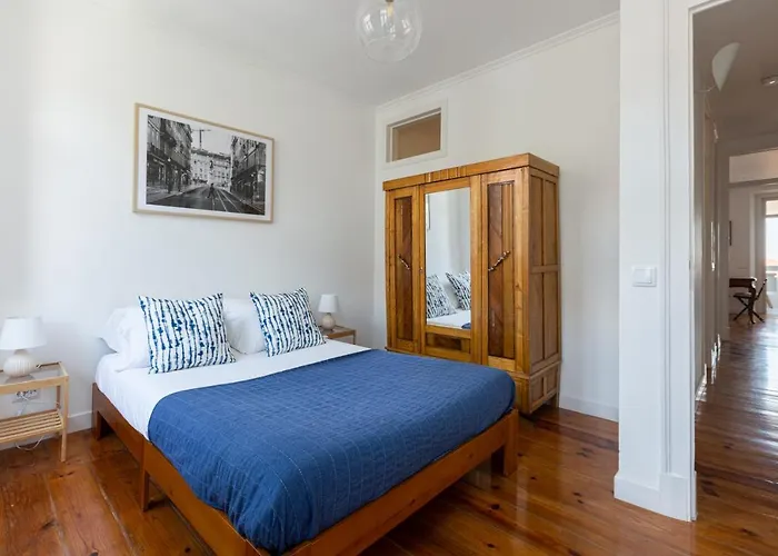 White & Blue Vintage In Graca