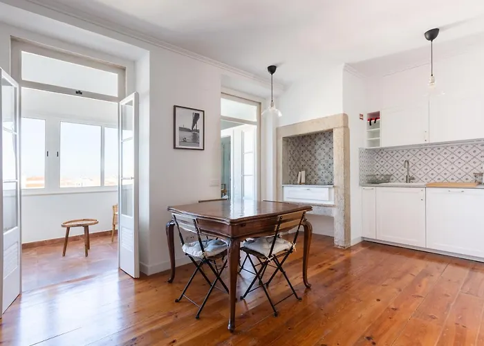 White & Blue Vintage In Graca *