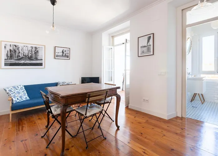 White & Blue Vintage In Graca