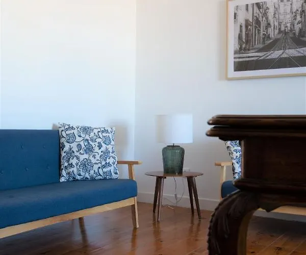 White & Blue Vintage In Graca * Lisbona